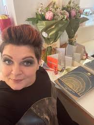 Claire Barnett-Jones (@cbjmezzo)