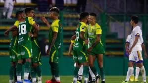 Oportunidade perdida braian romero (defensa y justicia), finalização com o pé direito do meio da área. Braian Romero Pone A Defensa Y Justicia Por Primera Vez En Semifinales