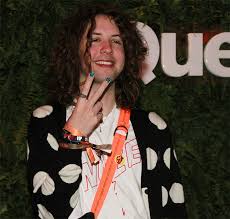 Luciana gimenez morad (born november 3, 1969) is a brazilian television host and former model. Assedio A Lucas Jagger Irrita Luciana Gimenez E O Jovem Fala Sobre Unhas Pintadas Acham Que O Fato De Homem Pintar A Unha Ele E Gay Estrelando