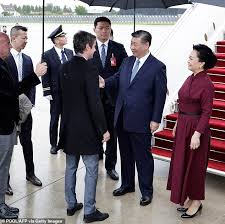 Xi Jinping lands at Paris Orly airport ...
