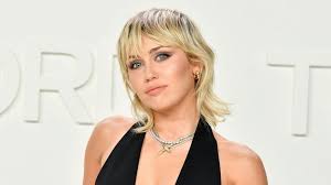 Cut the tips chopped enough to achieve this lazy style. Thoroughly Modern Mullets Style S Unlikeliest Comeback Bbc Culture