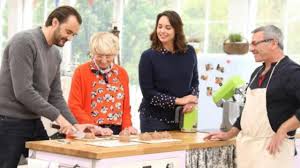 Le Robot Kitchenaid Vert Pomme Vu Dans Le Meilleur Patissier Sur M6 Spotern Il a d'excellentes fonctionnalités pour préparer facilement de délicieuses tartes et de savoureux gâteaux.