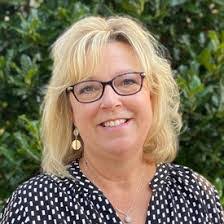 Lisa Holbert's Instagram, Twitter & Facebook