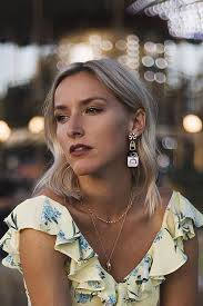 Amazon.com: Aretes de botella de champán con cuentas para mujer, hechos a  mano, con cuentas de champán, aretes colgantes para cumpleaños, fiestas,  regalos, Plástico, cristal : Ropa, Zapatos y Joyería