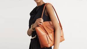 Some of us make the trek to work with just phone, keys and wallet (how do you do it so what makes a good weekday carryall? Here Are 7 Of The Best Tote Bags Perfect For Both Work And Play