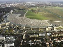 Luftaufnahme Des Flughafen Tempelhof In Berlin 1948 Folgen Die Rosinenbomber Den Platz In Kurzen Intervallen An A Flughafen Flughafen Tempelhof Luftaufnahme