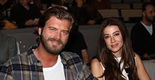 Başak dizer sık sık magazin basınında kıvanç tatlıtuğ ile olan evliliği ile gündeme geliyor. Kivanc Tatlitug Ve Esi Basak Dizer Hakkinda Sasirtan Gercek Meger Tatlitug Galeri Takvim