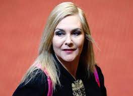 Ahora, casi seis meses después de esa polémica declaración, el número uno del mundo en el ránking de la atp en 1998 quiso retractarse y poner punto y final a la polémica al. Pamela Jiles Y Su Analisis Del Estallido Social El Gobierno Apuesta Al Cansancio Y Fracasa