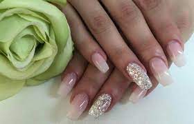 Das ist eine art french design, bei dem der übergang zwischen dem nudeton der nägel und dem nagelweiß fließend verläuft. Glitzer Verlauf Nagel Nails Glitter Glitzer
