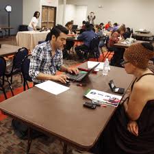 Consumers deal with insurance deadline, site glitches