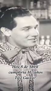 El 7 de Enero de 1950 nació el gran compositor Juan Gabriel, hoy en su mes  lo recordamos con una foto de Lilia Guízar Inclán, hija de Tito Guízar,  aquí entregándole un reconocimiento.
