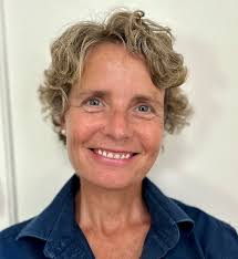 Jennifer Hindmarsh's Instagram, Twitter & Facebook