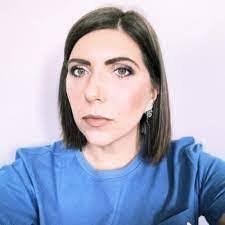 Lora Purdy's Instagram, Twitter & Facebook