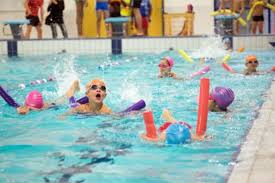 Louviers 25 Enfants Ont Appris A Nager Avec Le Secours Populaire A Caseo La Depeche Louviers