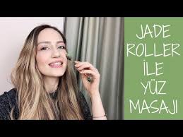 Jade Roller Nedir Nasil Kullanilir Yuz Masaj Aleti Ile Gozalti Morluklari Kirisikliklari Yok Etme Youtube 2020 Uzun Sac Jade Sac Stilleri