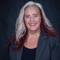 Elizabeth Mccool's Instagram, Twitter & Facebook