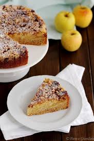 Il bello di questa torta è che si può farcire come si vuole, con crema e gocce di cioccolato, con marmellata, con le mele cotte con zucchero burro e cannella. Torta Di Mele Con Streusel All Olio Pane E Gianduia
