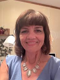 Hello,can someone change my background to a pink wall or pink decorations  lights please and thank you! Do your magic! ✨😁