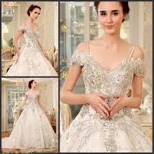 Vous cherchew des robes de mariée à prix bas? Acheter 2019 Bling Swarovski Crystal Ball Robe De Mariee En Dentelle Perlee Tulle De Lepaule Lacent Traine Diamant Robes De Mariee Sur Mesure De 323 32 Du Crown2014 Dhgate Com