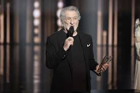 Une pneumonie" : Michel Drucker au courant depuis longtemps, dit tout de la  maladie d'Eddy Mitchell - Public