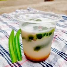 Es cincau ini disajikan dengan cara potongan cincau ini diberi dengan tambahan berupa santan, sirup, atau susu dan diberi taburan es serut diatasnya. Es Cincau Pasundan Home Facebook