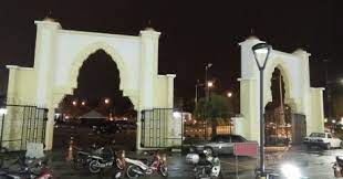 Ini adalah kerana islam telah meletakkan tempat ibadah sebagai ciri terpenting sesebuah bandar. Ijazah Syariah Sem 6 Seni Bina Bercirikan Islam