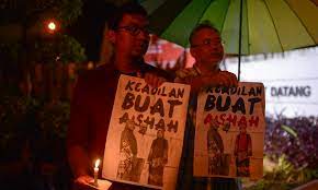 Kes seorang pelajar sarjana siti noor aishah atan, yang didakwa memiliki 12 buku yang berkaitan dengan kumpulan militan is. Malaysiakini Release Siti Noor Aishah Atam Immediately