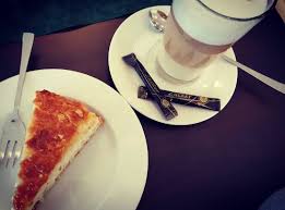 Natalia Engels On Instagram Feierabend Mangonntsichjasonstnichts Bienenstich Nomnom Latte Nice Schnee Heizung Ku Food Cheese Pizza Instagram Posts