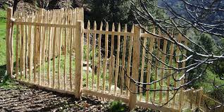 Si Vous Recherchez Un Cote Nature Tres Affirme Nous Vous Proposons Les Ganivelles Ou Clotures Treillagees Elles Existe Ganivelles Idee Deco Exterieur Jardins