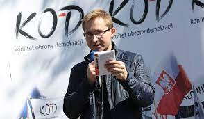 Sierakowski, jego kolega klubowy sławomir napłoszek i marek szafran (społem łódź) po pokonaniu rumunii 5:3 w 1/8 finału zmierzy się francuzami. Slawomir Sierakowski Morawiecki Jest Dzis Problemem A Nie Atutem Pis Plus Polskatimes Pl