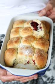 Buchteln Gibt S Ja Nicht Nur In Osterreich Wir Haben Sie Tatsachlich Nicht Mal Selber Erfunden Sondern In Der Biedermeierzei Rezepte Buchteln Rezept Buchteln