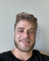 Andrew Mize's Instagram, Twitter & Facebook