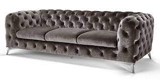A generously proportioned sectional sofa whose uncomplicated shapes conspire to reclaim. 3 Sitzer Chesterfield Sofa Big Emma Samt Xxl Moebella24