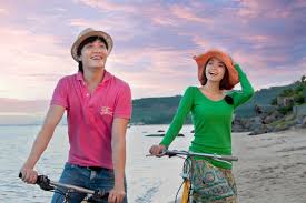 Cô cho biết thực sự thích thú với thời tiết và đồ ăn cũng như con người rất thân thiện, cởi mở. Minh Háº±ng Va Hanh Trinh Nhan Sáº¯c Qua Tá»«ng Vai Diá»…n Elle Viá»‡t Nam