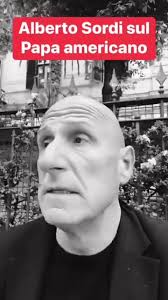 Alberto Sordi e il Papa Americano: Una Commedia Italiana