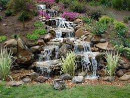 Sie wollen einen garten haben, der ihnen ein natürliches wohlgefühl bringt? Wasserfall Im Garten Selber Bauen 99 Ideen Wie Sie Die Harmonie Der Natur Geniessen