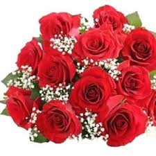 Mazzo di rose bianche e altri fiori piccoli bianchi con verde decorativo. Mazzo Di Fiori Regalare Fiori Regalare Un Mazzo Di Fiori