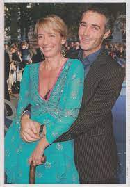Greg wise est un acteur britannique, né le 15 mai 1966 à newcastle upon tyne biographie. Emma Thompson Greg Wise Nanny Mcphee Premiere 2005 Emma Thompson Greg Wise Emma Thompson Nanny Mcphee