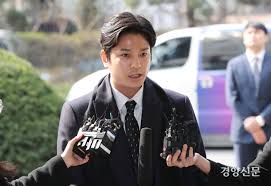 경찰폭행과 병원진료 거부 버닝썬 공익신고자 김상교. ê°•ë‚¨ê²½ì°°ì„œ ë²„ë‹ì¬ í­ë¡œ ê¹€ìƒêµ ì‹ ë³€ë³´í˜¸ ê²°ì • ê²½í–¥ì‹ ë¬¸