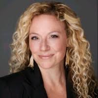 Mindy Dickinson's Instagram, Twitter & Facebook