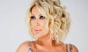 Vergi Rekortmeni Seda Sayan Http Www Morjee Com Kultur Sanat Sahne Sanatlari Kendi Kendine Older Women S Hairstyles Hair Styles Medium Length Hair Styles