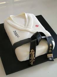 Karate Ghi Top Cake The Belt On This One Is Pastel De Karate Cumpleanos De Karate Pasteles Para Hombre