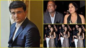 Shastri's photo hasn't gone down well with fans who commented on freedman's post. Bollwood News From Ravi Shastri Amrita Singh To Sourav Ganguly Nagma Top Cricketer Actress Pair Who Could Not Travel The Distance Cricket News