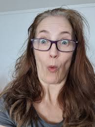 No filter,not much makeup..roots needs to be fixed but never have The time  since im alone with my soon to be 16month doughter.And ohhh yes,desperat  for a haircut.Dooooo nooot care😂🤣😂i wear my