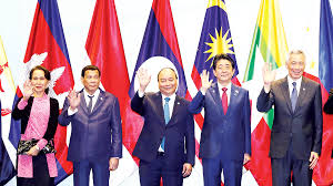 Người dân dàn hàng chặn xe đi dự khánh thành nhà. Vietnam Confirms Position And Role In Asean