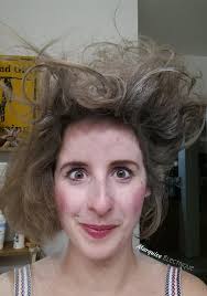 Jamais dans l'histoire nous voyons des hommes et des femmes si minutieusement artificielles, si très loin de leur apparence naturelle. Choucroute A La Marie Antoinette Maquillage Cie Version Xviiieme