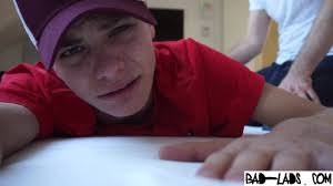 Papai bate no novinho e o fode forte