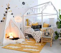 kinderzimmer mit hausbett in senfgelb schwarz bei fantasyroom online kaufen modernes kinderzimmer kinder zimmer hausbett