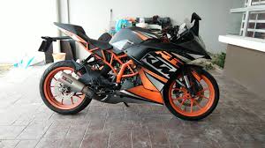 The customers can avail the new race blu, matte yellow, and black colours of the motorcycle at a price tag of rm11,988 (inr 2.07 lakh approx). Cabaran Saya Beli Yamaha R15 Adzril Bloggertalk