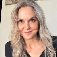 Sara Thorne's Instagram, Twitter & Facebook